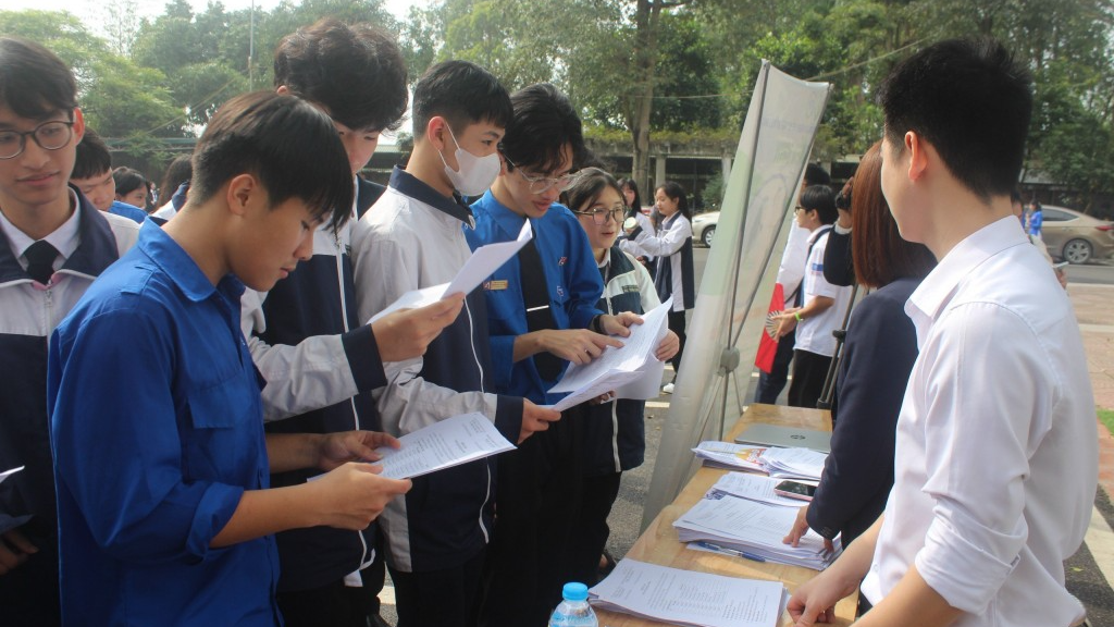 Trường THPT Bắc Thăng Long tổ chức ngày hội hướng nghiệp 2024