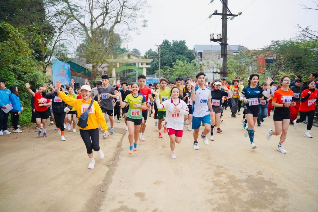 Trao Giải leo núi Ba Vì mở rộng