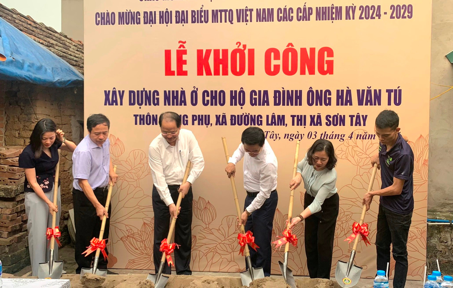 Thị xã Sơn Tây khởi công xây dựng, sửa chữa nhà ở cho hộ nghèo, cận nghèo