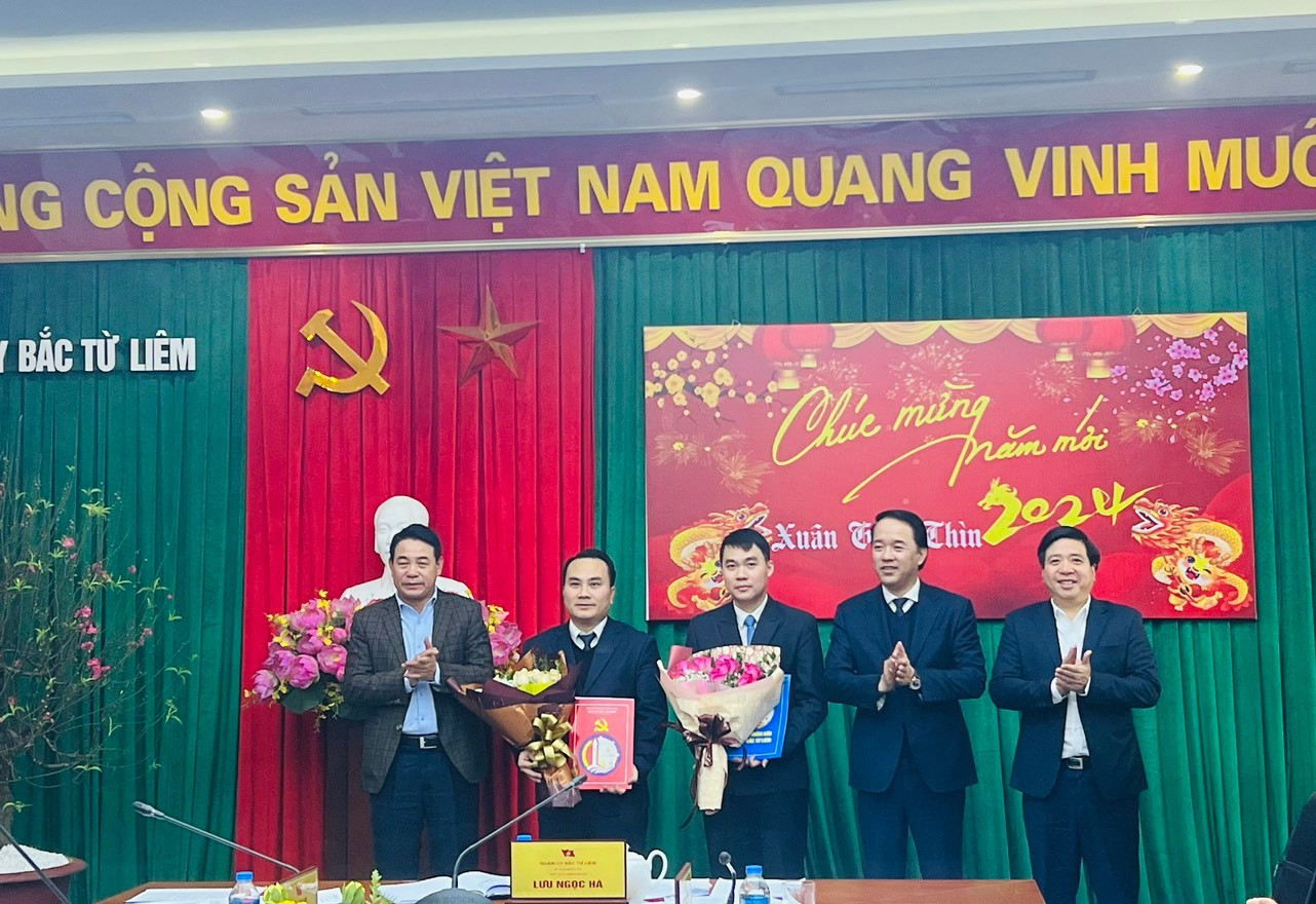 Công bố quyết định bổ nhiệm Đội trưởng Đội quản lý trật tự xây dựng đô thị quận Bắc Từ Liêm