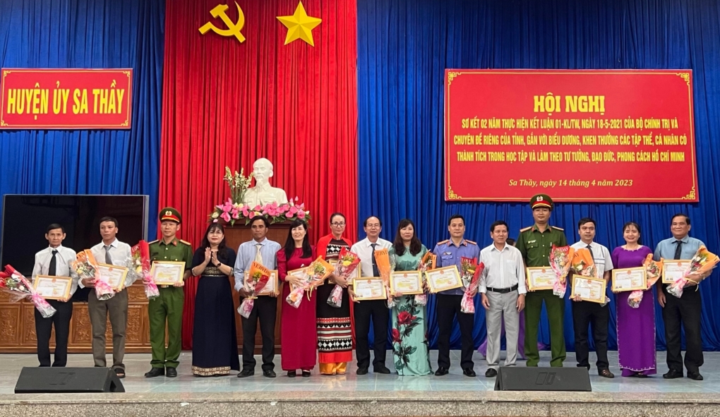 Hướng dẫn đánh giá tình hình thực hiện Kết luận số 01 của Bộ Chính trị