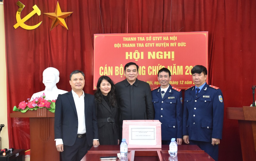 Thăm hỏi, động viên đơn vị ứng trực Tết Nguyên đán Giáp Thìn 2024