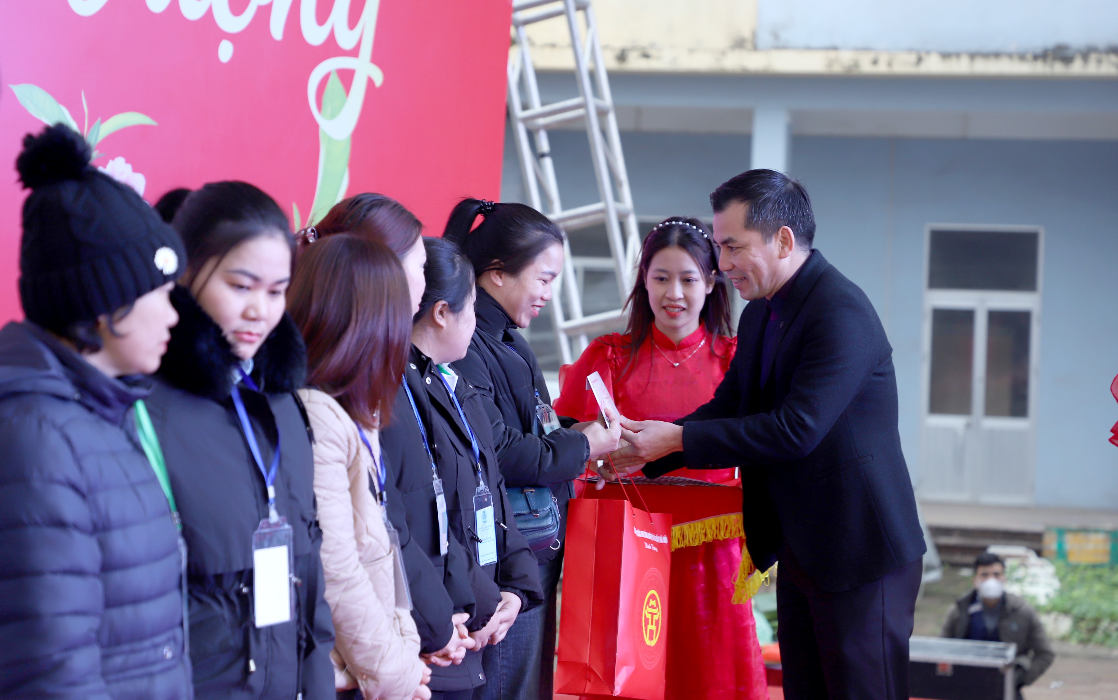 Mang Tết đến sớm với đoàn viên, công nhân lao động Công đoàn các Khu công nghiệp và chế xuất