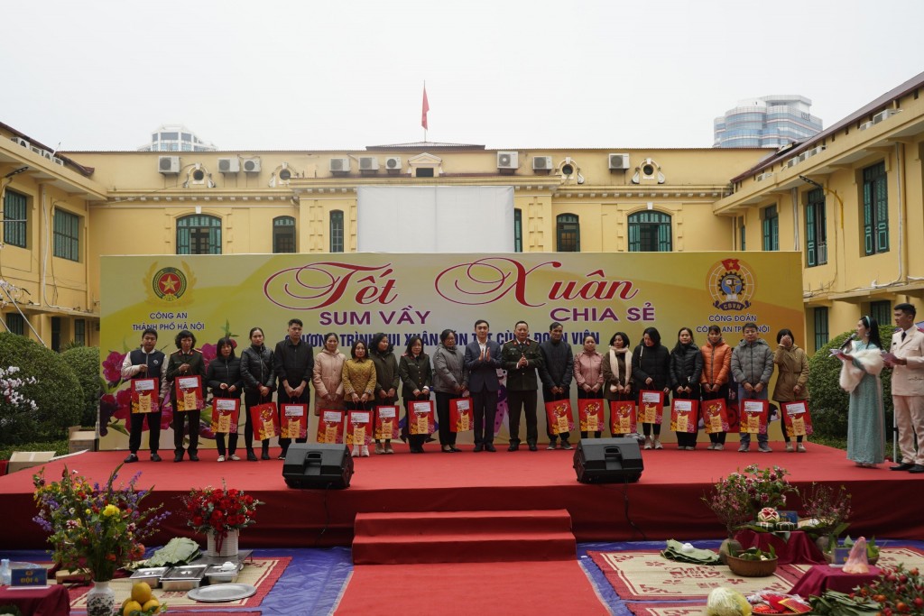Vui Xuân đón Tết cùng đoàn viên công đoàn Công an thành phố Hà Nội