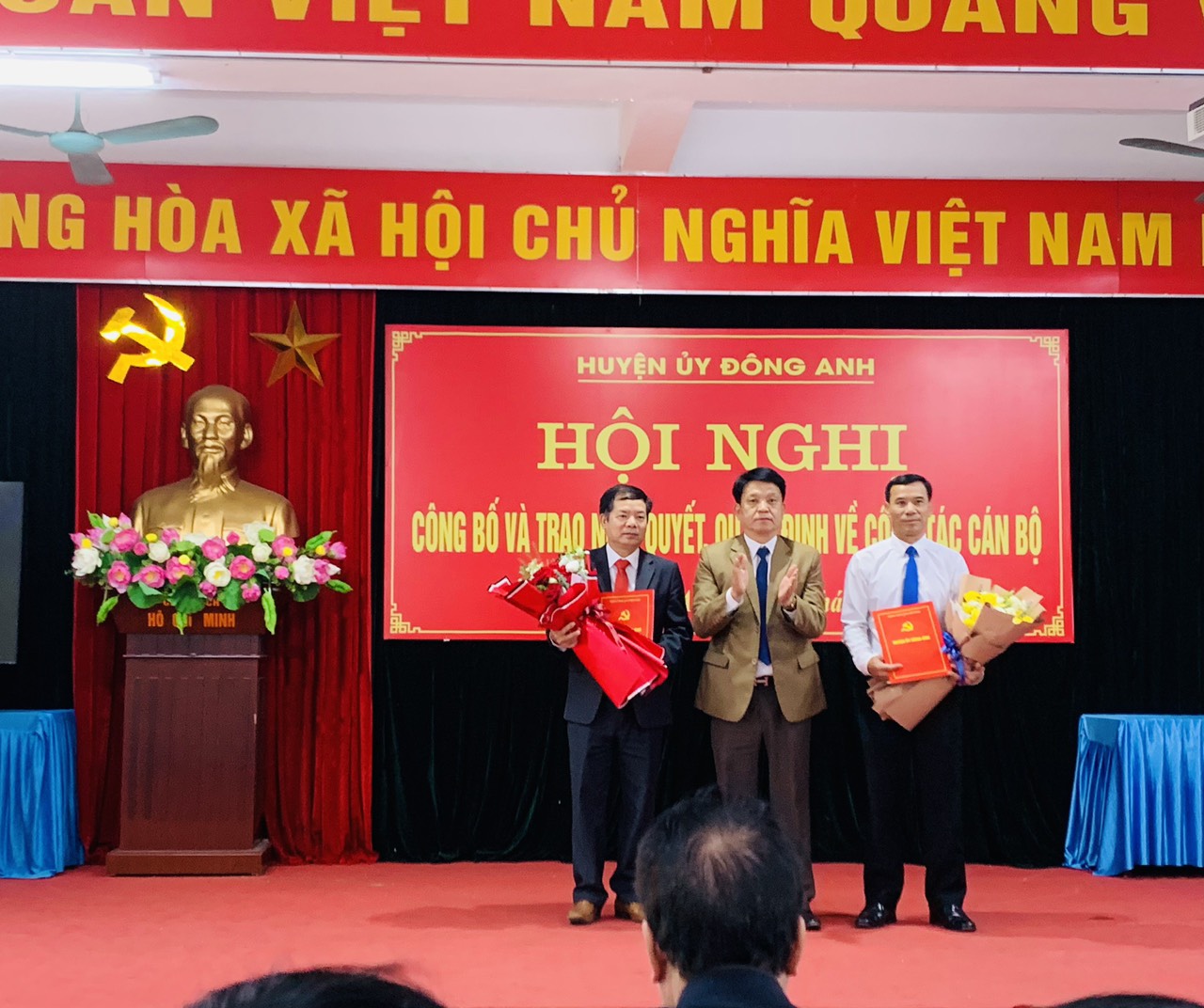 Huyện ủy Đông Anh trao quyết định về công tác cán bộ tại Đảng ủy xã Nguyên Khê và xã Xuân Nộn