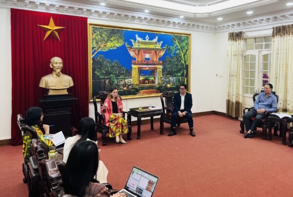 Giám đốc Sở Văn hoá và Thể thao tiếp Đại sứ Cộng hoà Pháp tại Việt Nam