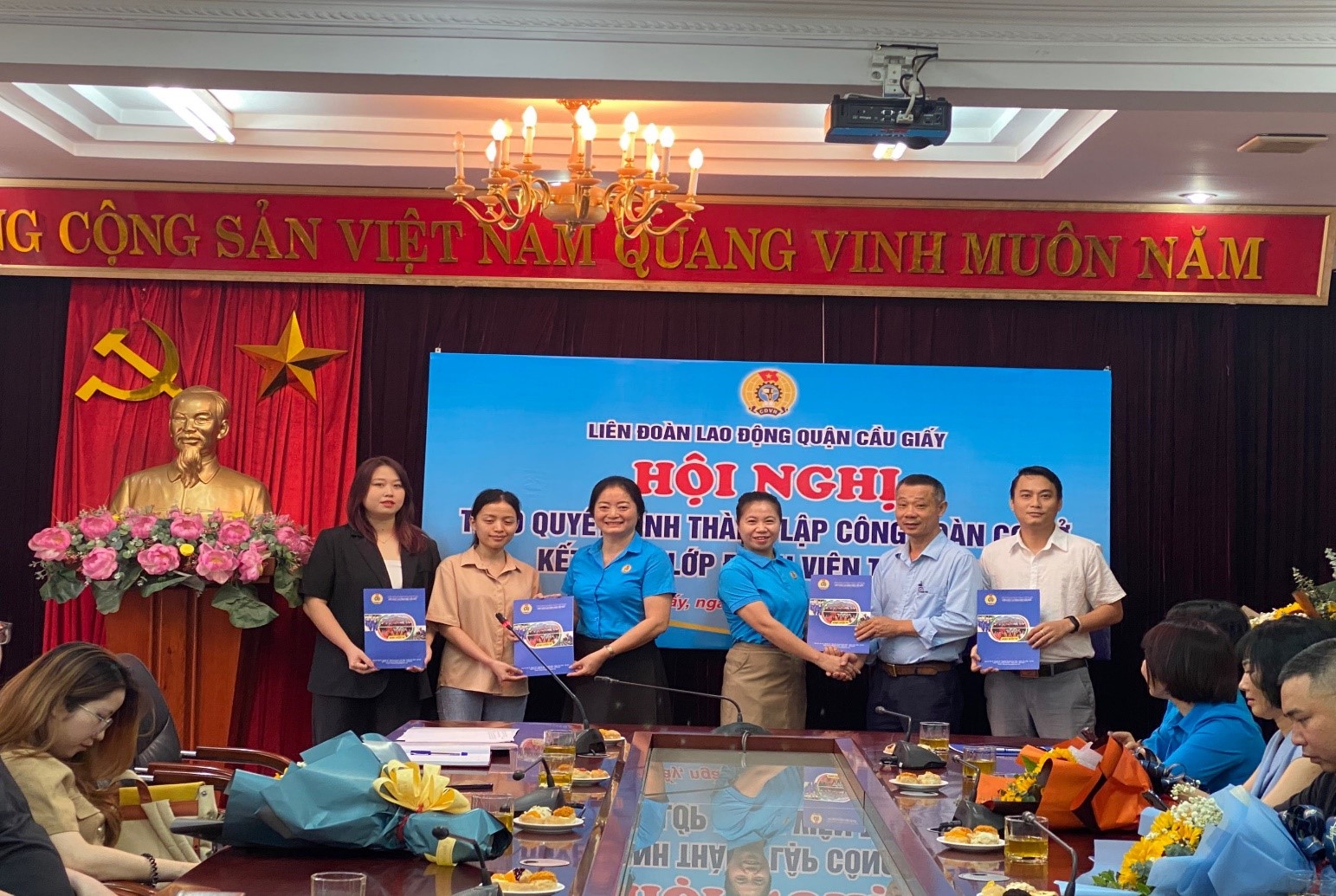 Kết nạp 456 đoàn viên công đoàn "Lớp đoàn viên tháng 5"