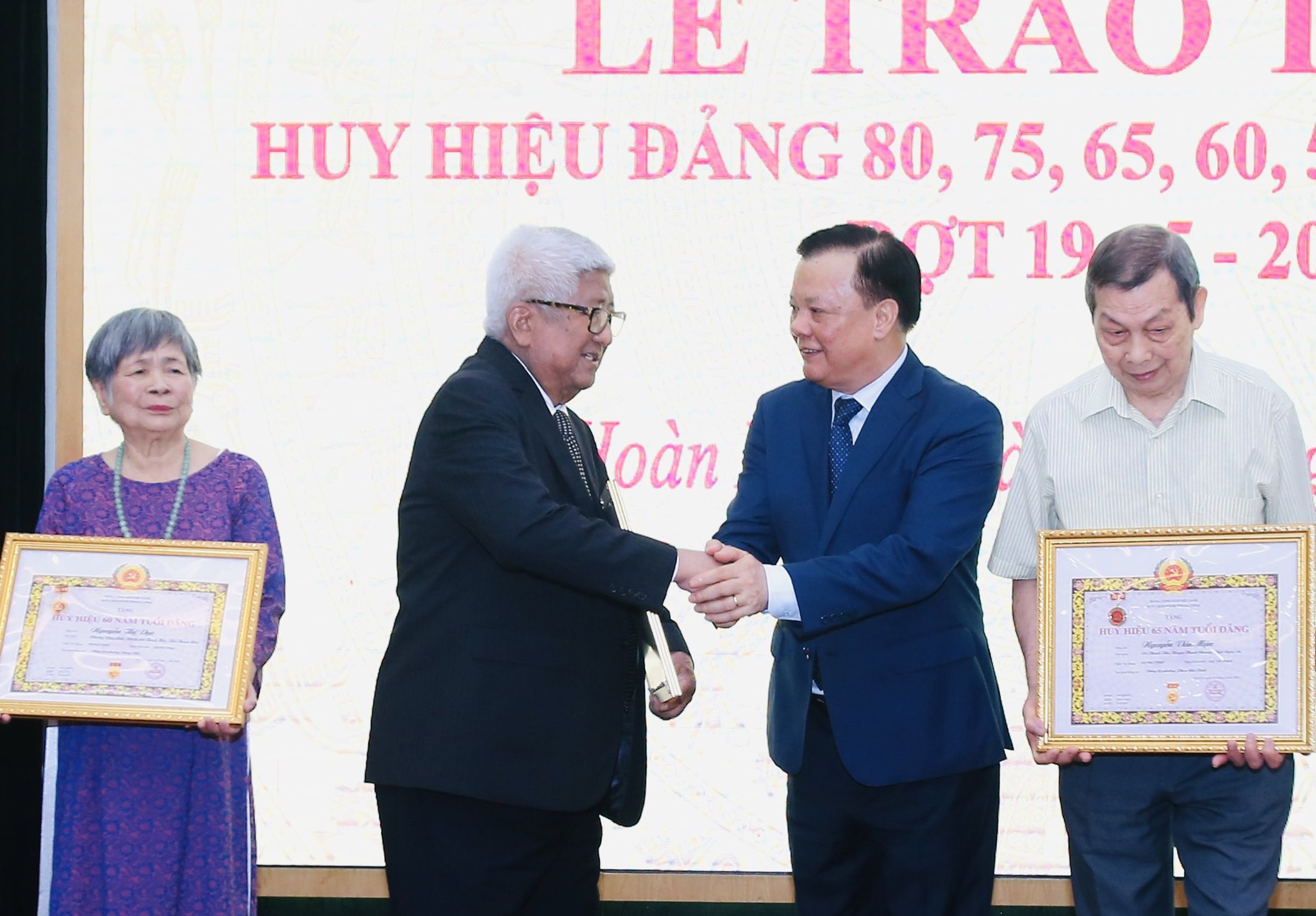 Luôn trân trọng những đóng góp của thế hệ đi trước 