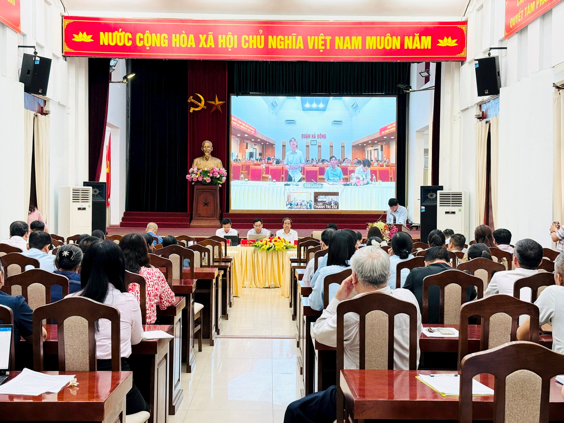 Giải đáp thấu đáo các kiến nghị của cử tri quận Hà Đông, huyện Thanh Trì, huyện Thanh Oai