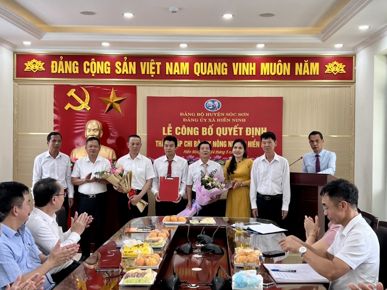Đảng ủy xã Hiền Ninh (huyện Sóc Sơn) công bố quyết định thành lập chi bộ Hợp tác xã nông nghiệp