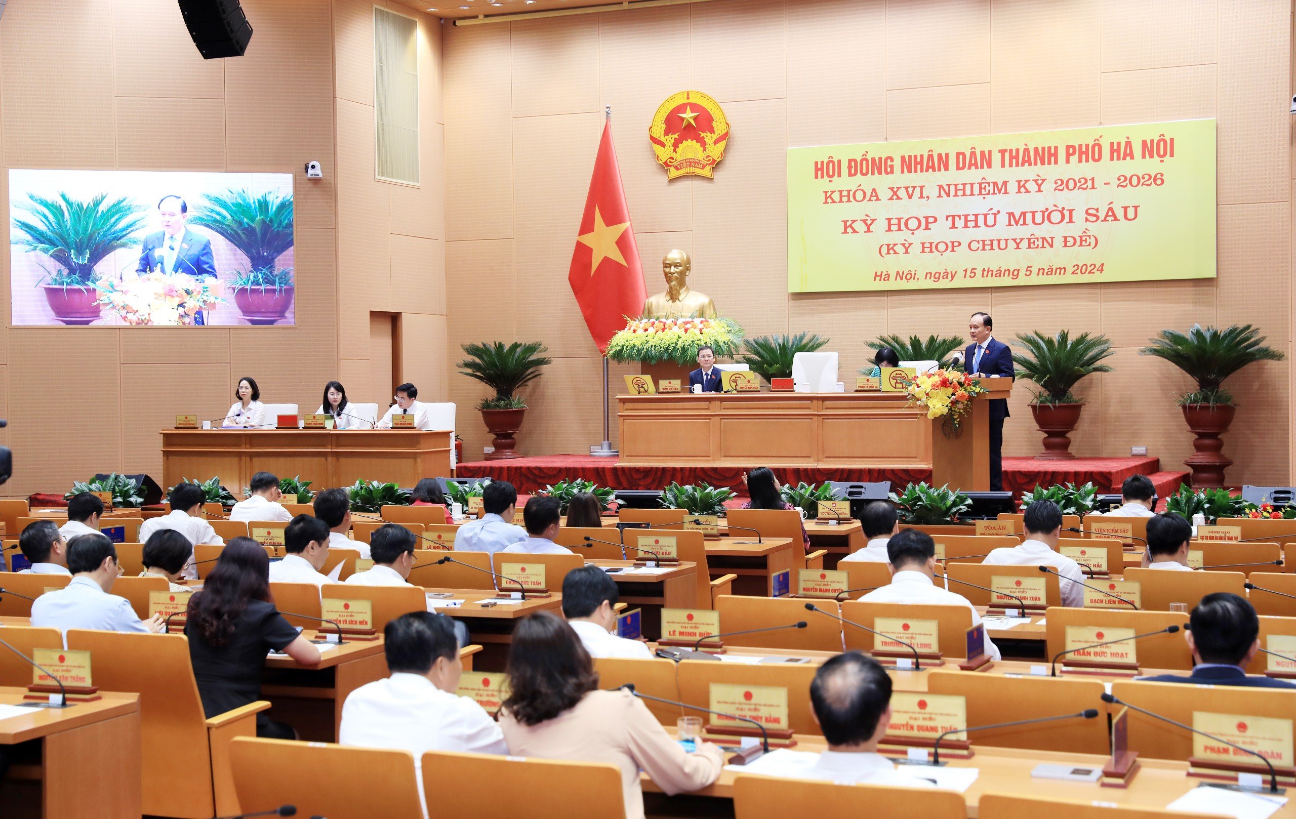 Kỳ họp thứ 16 HĐND thành phố Hà Nội thông qua 8 nghị quyết quan trọng