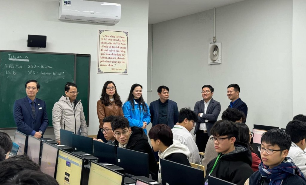 105 thí sinh tham gia Hội thi Tin học trẻ quận Tây Hồ Tuổi trẻ học và làm theo Bác