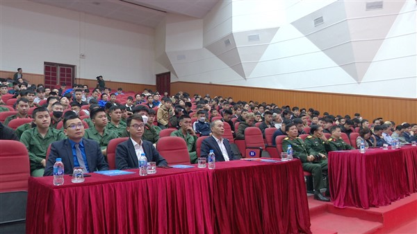 Ấm áp nghĩa tình chương trình “Tuổi trẻ Gia Lâm vững bước quân hành”