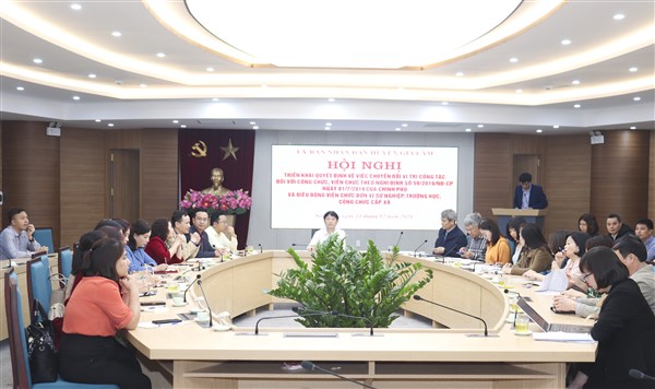 Hội nghị công bố và trao quyết định về công tác cán bộ