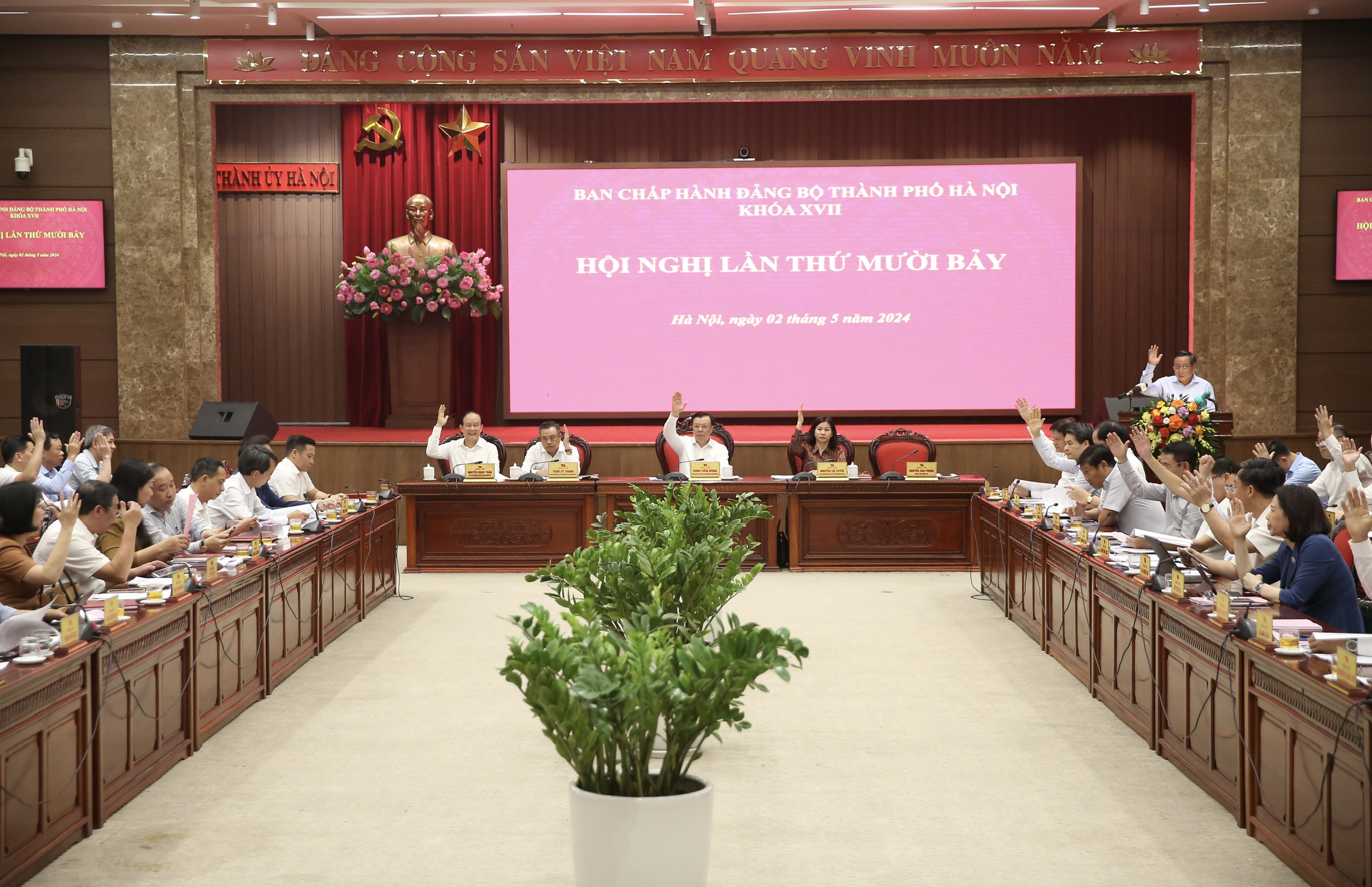 Hội nghị lần thứ 17 Ban Chấp hành Đảng bộ thành phố Hà Nội khóa XVIII: Bước đầu xác định chủ đề, phương châm Đại hội XVIII 