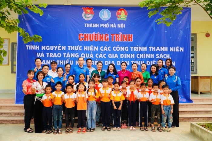 Tuổi trẻ Thủ đô trao gần 500 triệu đồng hỗ trợ thiếu nhi và nhân dân tỉnh Điện Biên