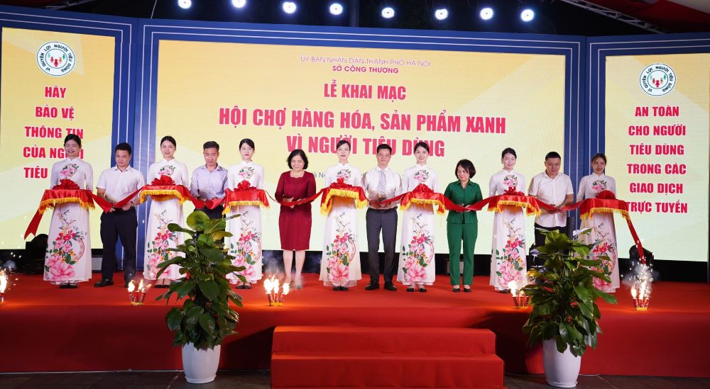 Khai mạc Hội chợ "Hàng hóa, sản phẩm Xanh vì người tiêu dùng"