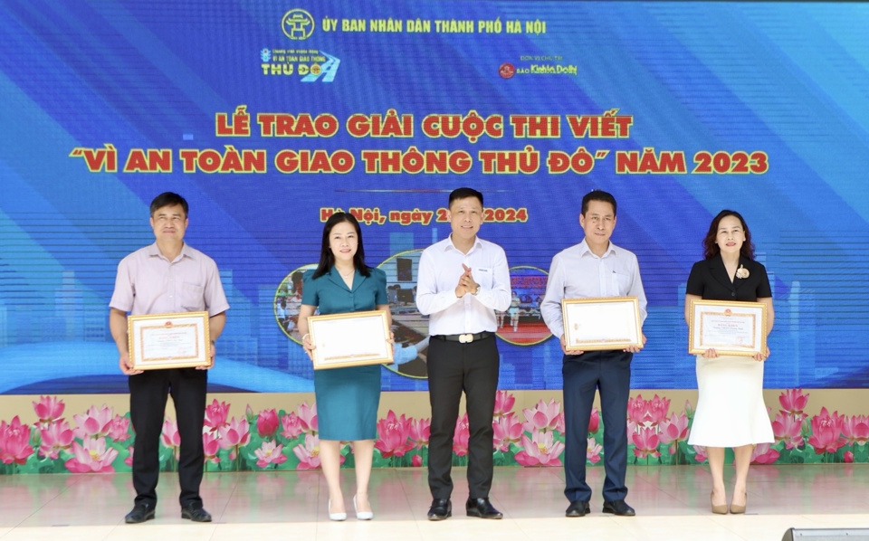 Chương trình truyền thông “Vì an toàn giao thông Thủ đô”: Xây dựng nét đẹp trong văn hóa giao thông