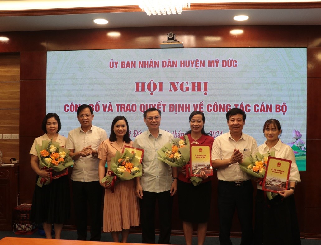 Công bố quyết định bổ nhiệm cán bộ lãnh đạo quản lý ngành giáo dục