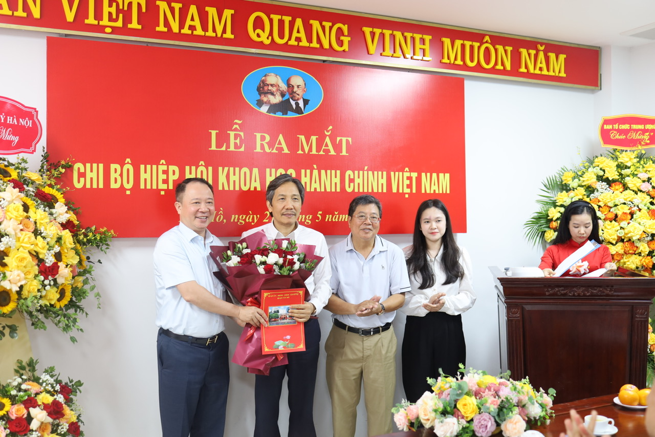 Đảng uỷ Khối Doanh nghiệp quận Tây Hồ ra mắt Chi bộ Hiệp hội Khoa học Hành chính Việt Nam