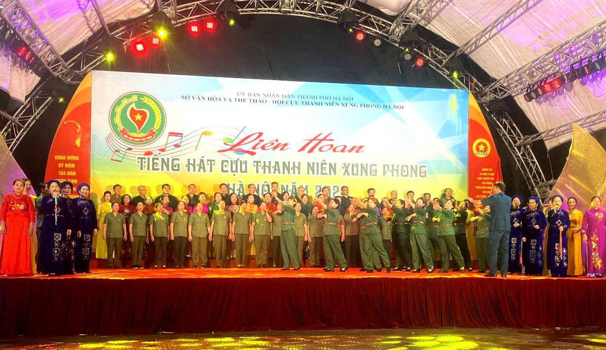Liên hoan Tiếng hát cựu thanh niên xung phong Hà Nội 2024: Hào hùng, sôi động, cảm xúc