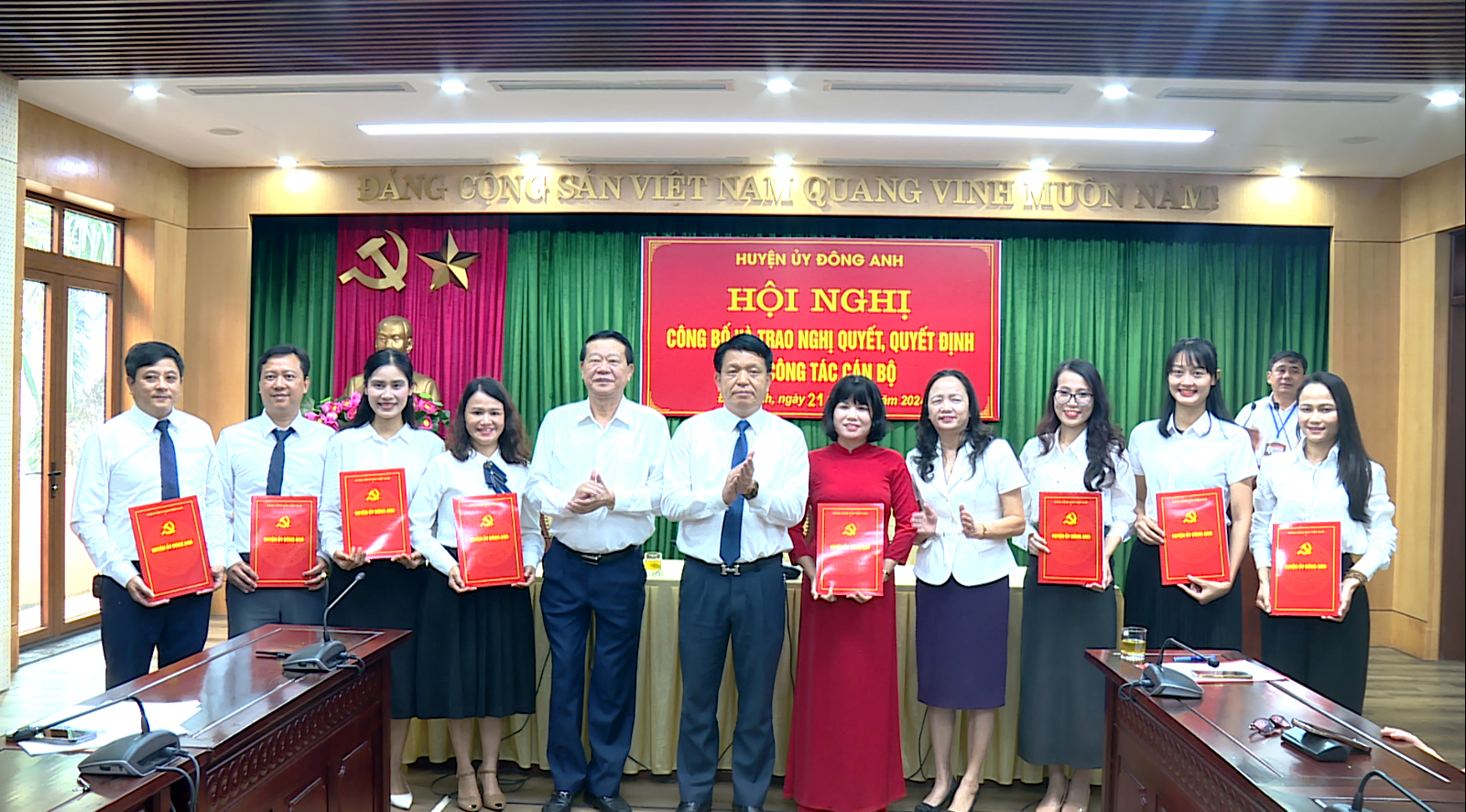 Công bố quyết định điều động, bổ nhiệm cán bộ ngành giáo dục và đào tạo huyện Đông Anh