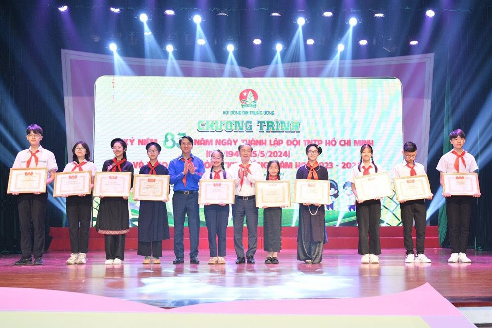Trao giải thưởng Kim Đồng cho 125 đội viên, chỉ huy Đội - Những đại diện tiêu biểu của thiếu nhi Việt Nam thời đại mới