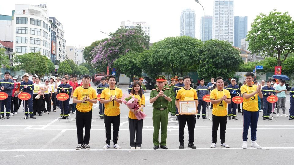 Hội thi nghiệp vụ chữa cháy và cứu nạn, cứu hộ "Tổ liên gia an toàn phòng cháy, chữa cháy": Nâng cao ý thức phòng cháy chữa cháy cho cộng đồng