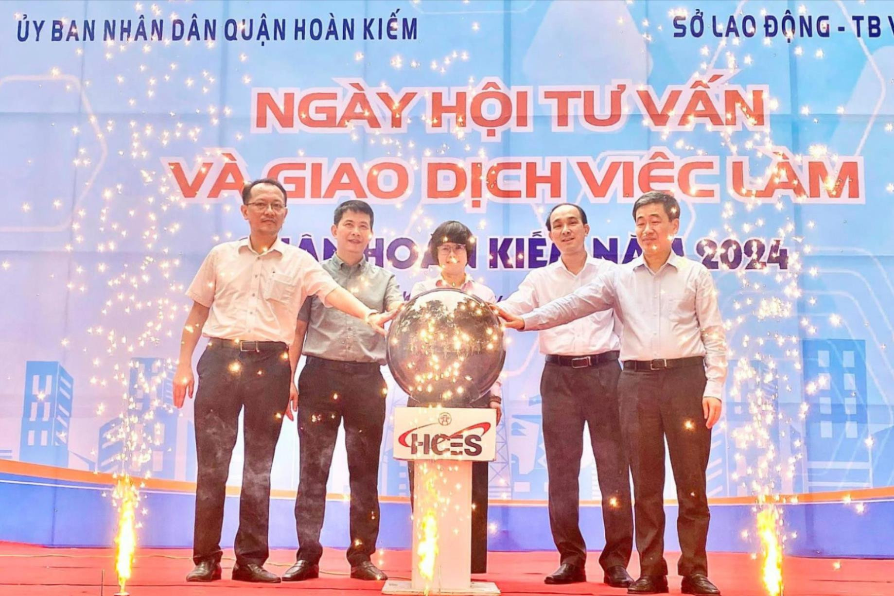 Tạo cầu nối giữa người lao động và doanh nghiệp, hỗ trợ người lao động tìm kiếm việc làm phù hợp
