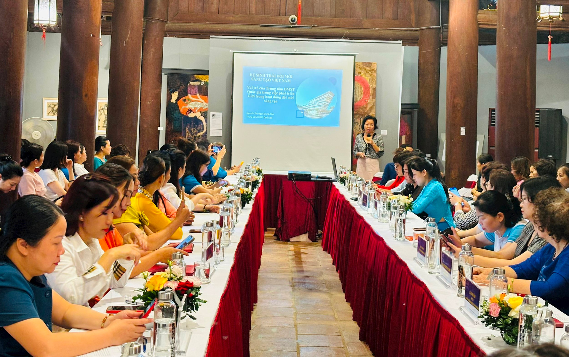 Phụ nữ Thủ đô phát huy vai trò trong ứng dụng công nghệ, đổi mới sáng tạo góp phần xây dựng Thủ đô văn hiến, văn minh, hiện đại