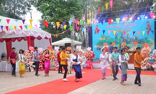 Vui Tết Chol Chnam Thmay - Chung tay vun đắp tình hữu nghị Việt Nam - Campuchia