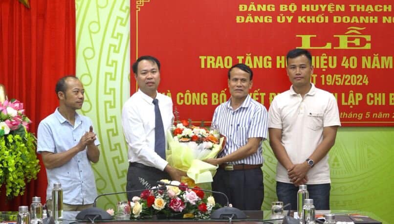 Công bố quyết định thành lập chi bộ Công ty TNHH Đức Hợp