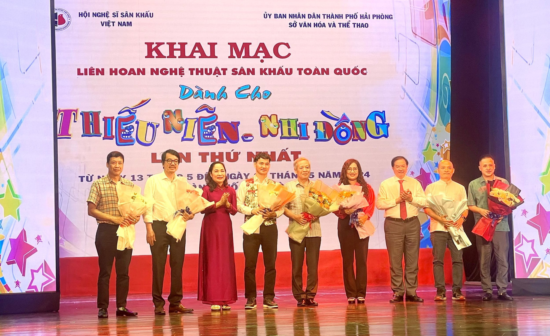 Tưng bừng khai mạc Liên hoan sân khấu thiếu nhi toàn quốc lần thứ nhất