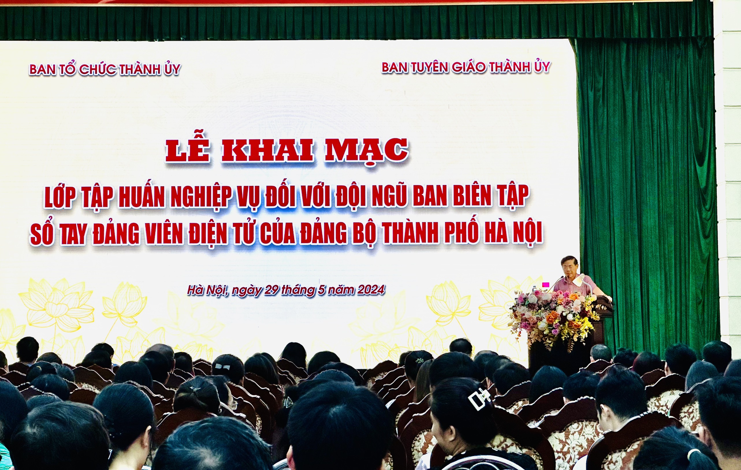Khai giảng Lớp tập huấn nghiệp vụ đối với đội ngũ Ban biên tập Sổ tay đảng viên điện tử của Đảng bộ thành phố Hà Nội