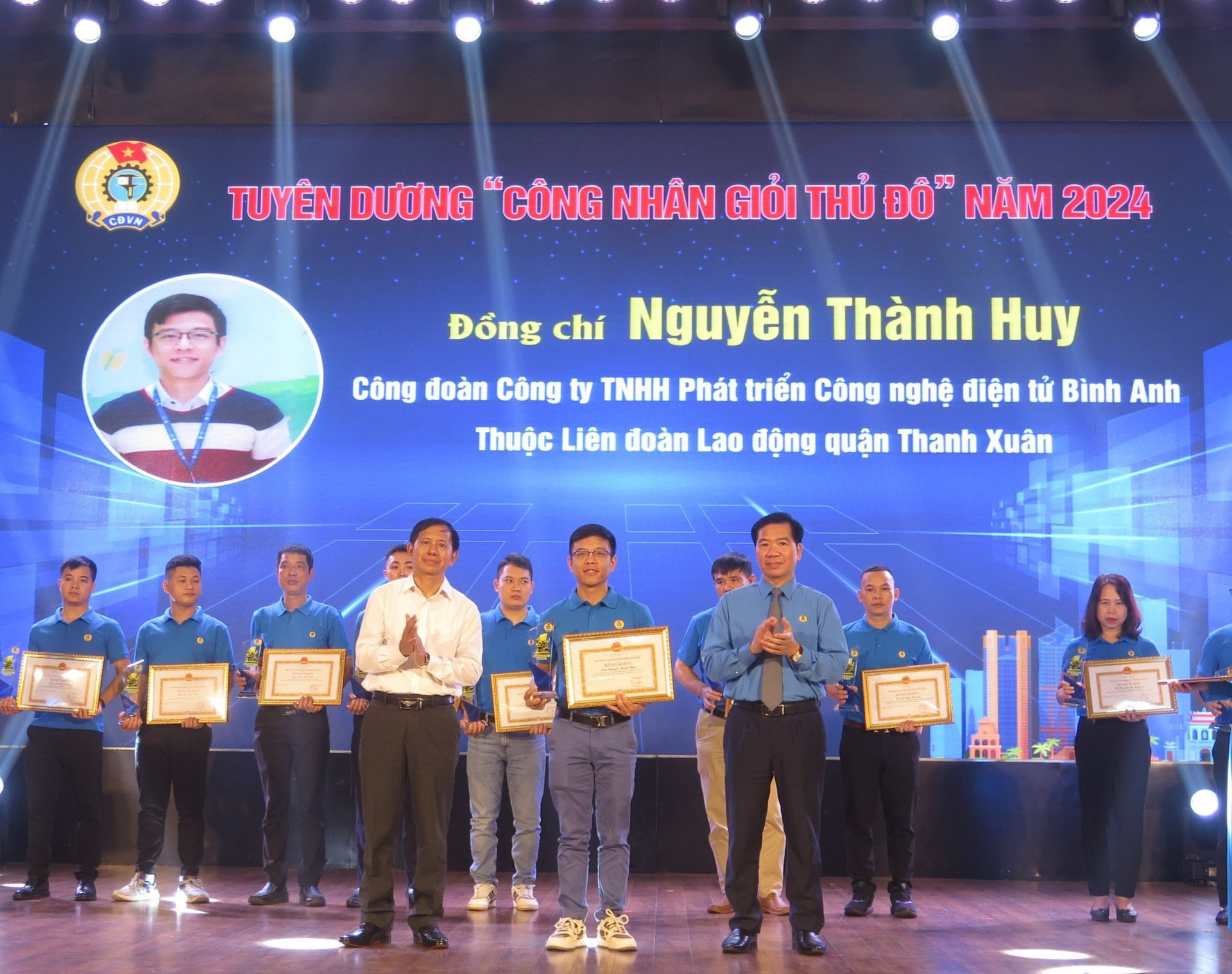 Tuyên dương 100 công nhân Thủ đô: Lan toả thi đua lao động, phấn đấu hoàn thành tốt nhất nhiệm vụ