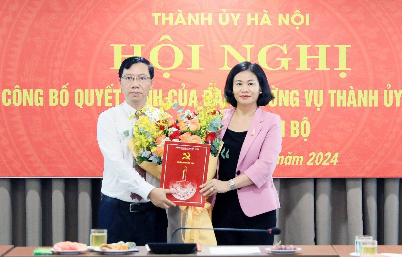  Phó Bí thư Thường trực Thành ủy Nguyễn Thị Tuyến công bố quyết định về công tác cán bộ tại Ban Tuyên giáo Thành ủy Hà Nội