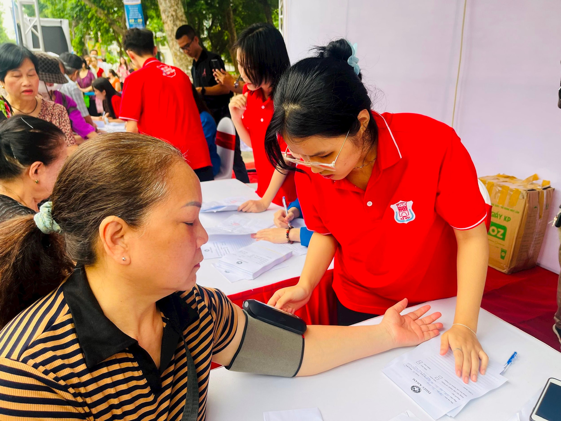 Thầy thuốc trẻ tình nguyện vì một Việt Nam khỏe mạnh hơn