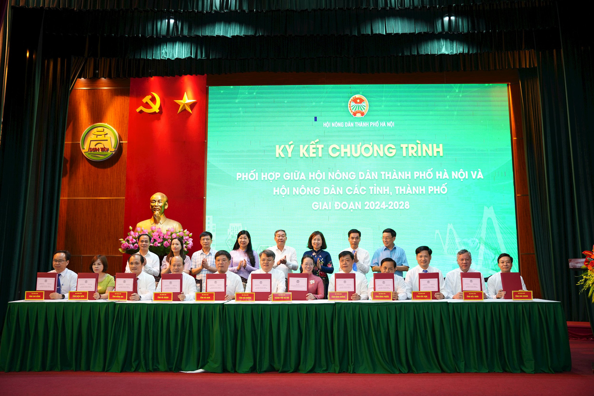 Hội Nông dân Hà Nội tiếp tục phát huy vai trò đầu tàu, cùng Hội Nông dân các địa phương xây dựng phong trào nông dân ngày càng phát triển