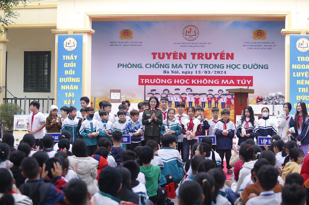 Gần 1.000 học sinh tham gia tuyên truyền phòng chống ma túy học đường cho học sinh