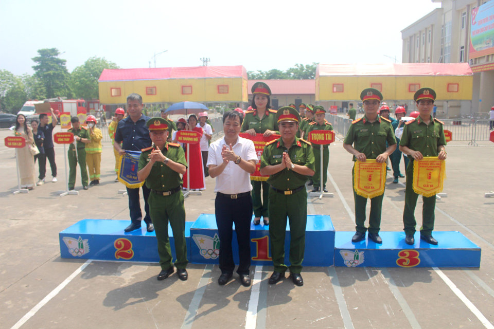 Huyện Đan Phượng: Sôi nổi hội thi “Tổ liên gia an toàn phòng cháy chữa cháy”