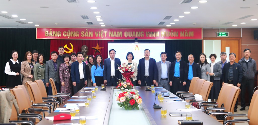 Công bố và trao quyết định Phó Chủ tịch Công đoàn ngành Giao thông Vận tải Hà Nội