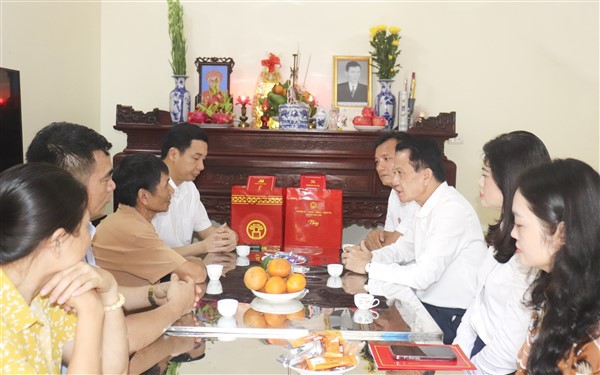 Tiếp tục quan tâm, làm tốt công tác "Đền ơn đáp nghĩa" đối với các gia đình chính sách và người có công