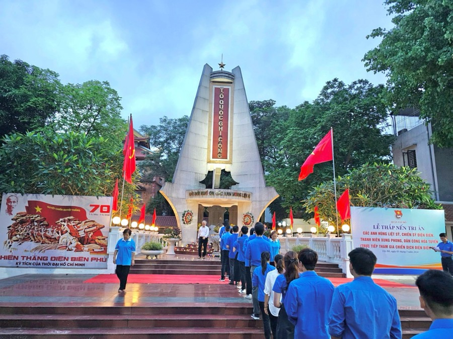 Chương trình thắp nến tri ân: Bày tỏ lòng biết ơn của tuổi trẻ Thủ đô đối với người có công với cách mạng