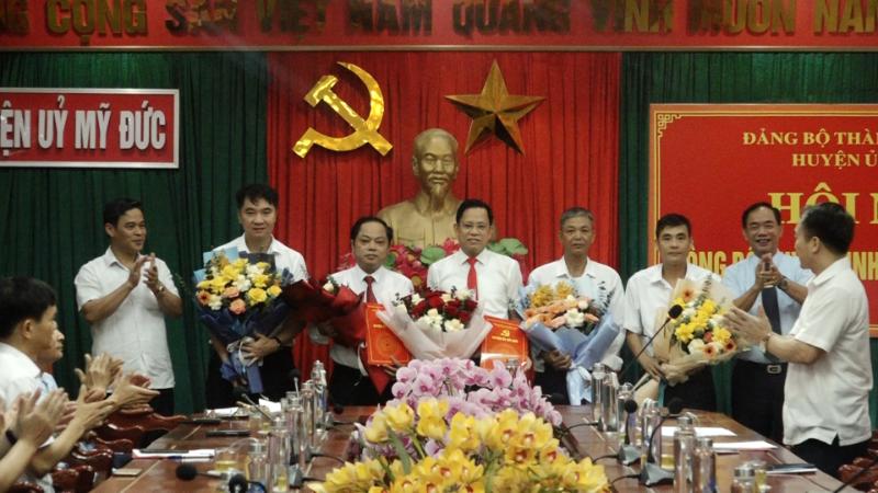 Cán bộ chủ chốt Mỹ Đức nhận nhiệm vụ mới: Quyết tâm hoàn thành xuất sắc nhiệm vụ
