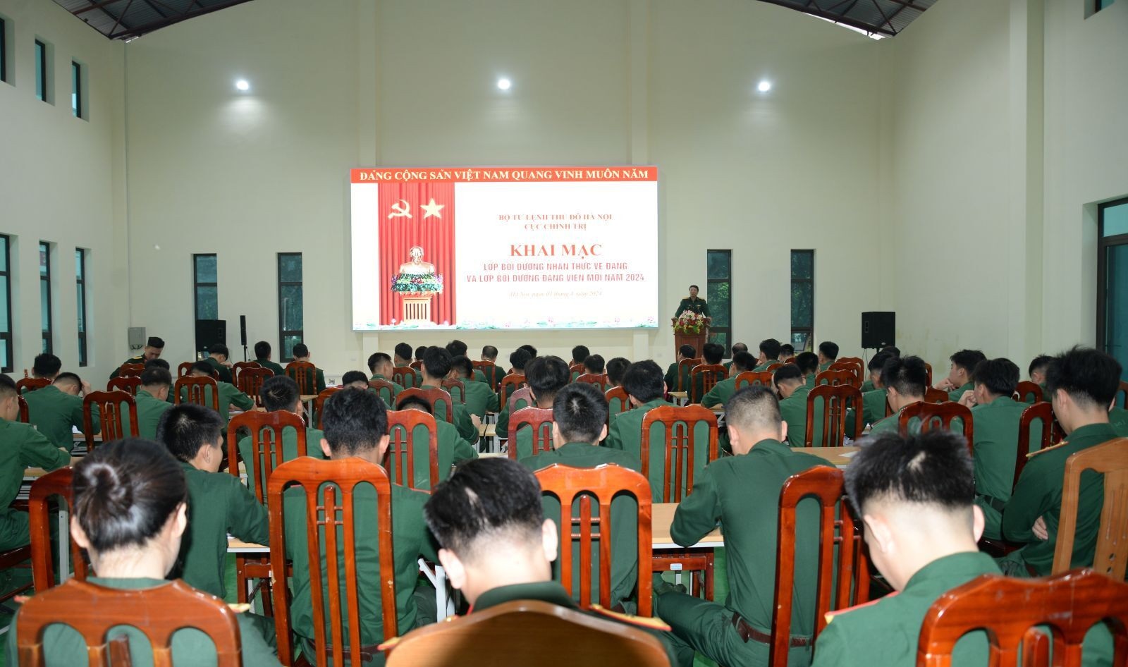 Nâng cao nhận thức về Đảng cho quần chúng và đảng viên mới tại Bộ Tư lệnh Thủ đô Hà Nội