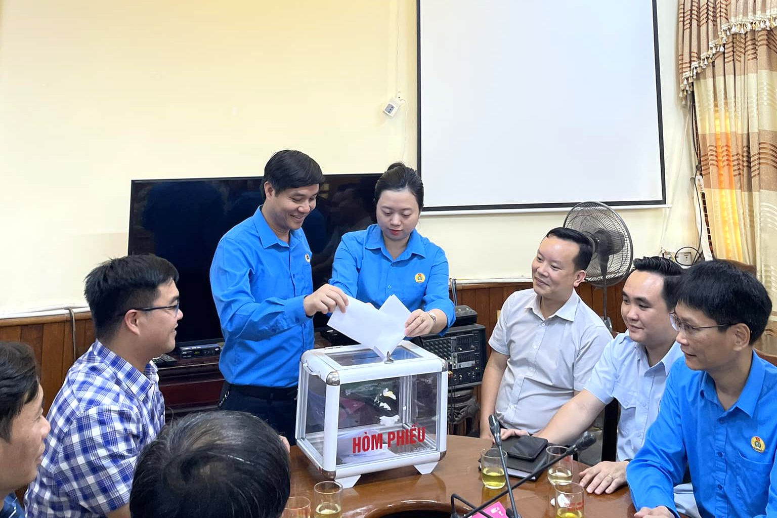Đồng chí Nguyễn Duy Hiển được tín nhiệm bầu giữ chức Chủ tịch LĐLĐ Thường Tín