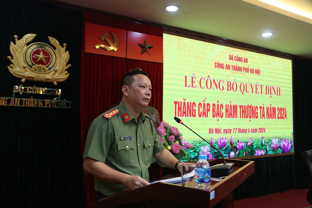 Công an thành phố: Trao quyết định thăng cấp hàm Thượng tá cho 16 đồng chí
