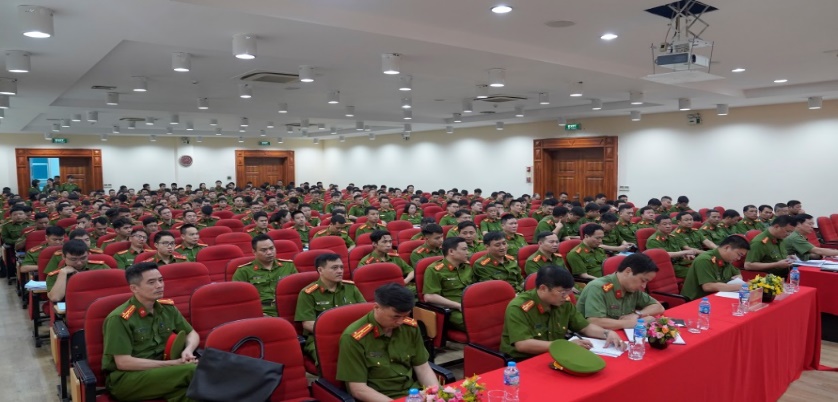 Tập huấn nghiệp vụ cán bộ kiểm tra an toàn phòng cháy chữa cháy: Nâng cao năng lực cho cán bộ, chiến sĩ Công an thành phố