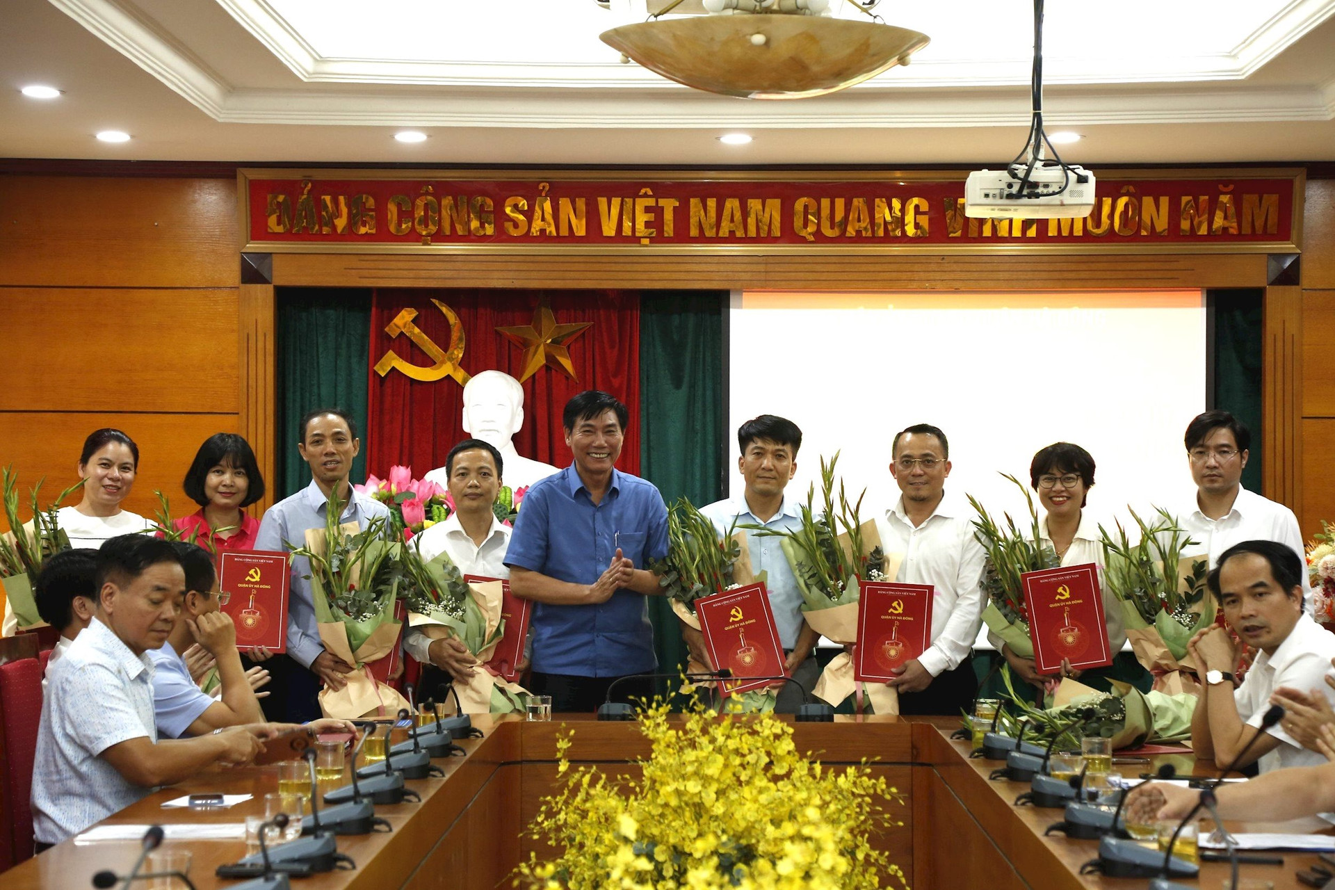 Quận Hà Đông điều động, bổ nhiệm nhiều cán bộ chủ chốt