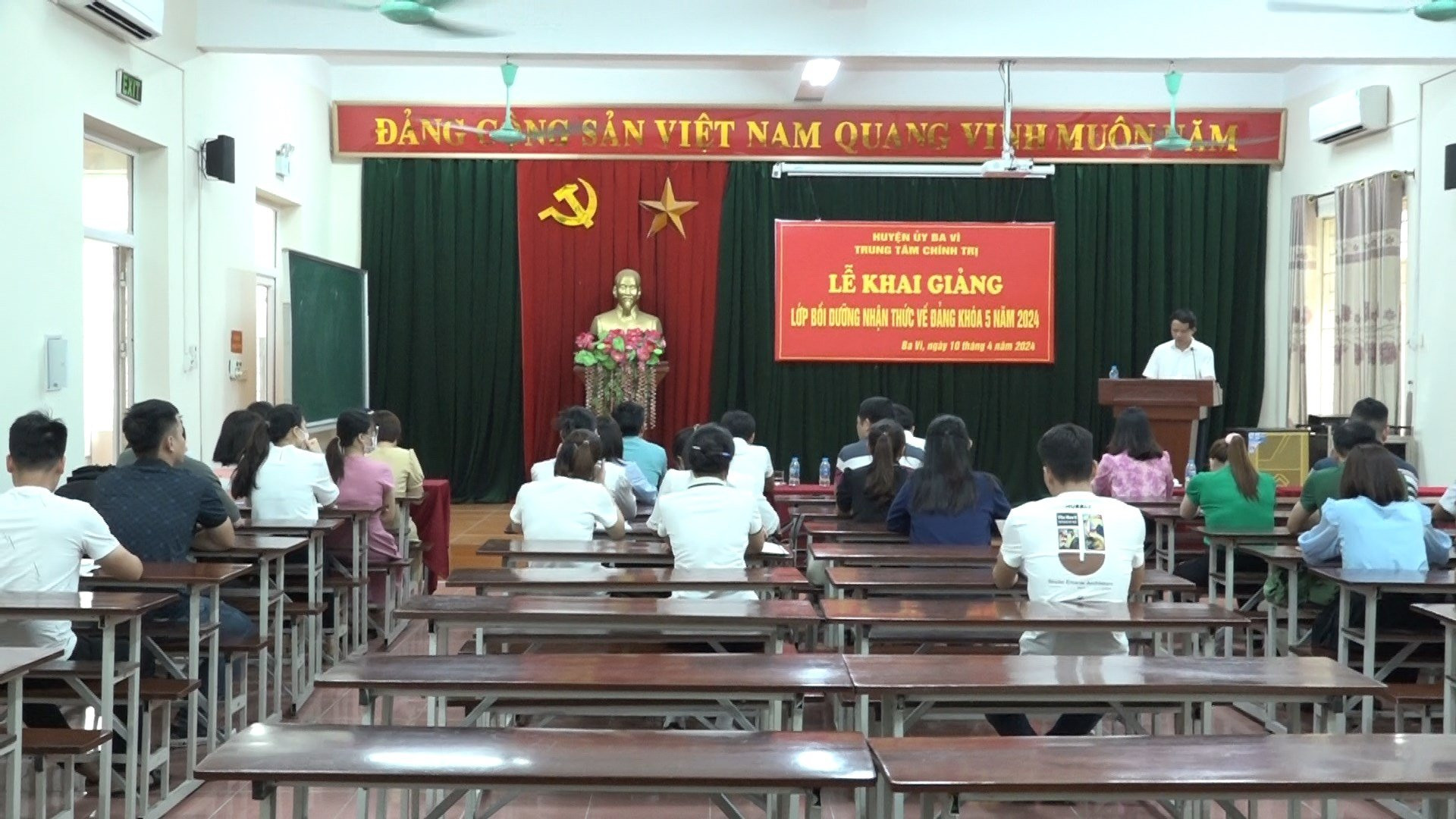 38 quần chúng ưu tú trong các doanh nghiệp trên địa bàn Ba Vì tham gia lớp học bồi dưỡng nhận thức về Đảng